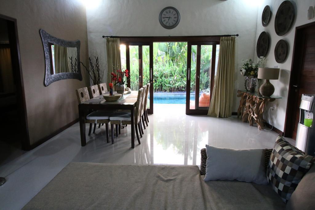 Exquisito Villa Denpasar  Luaran gambar