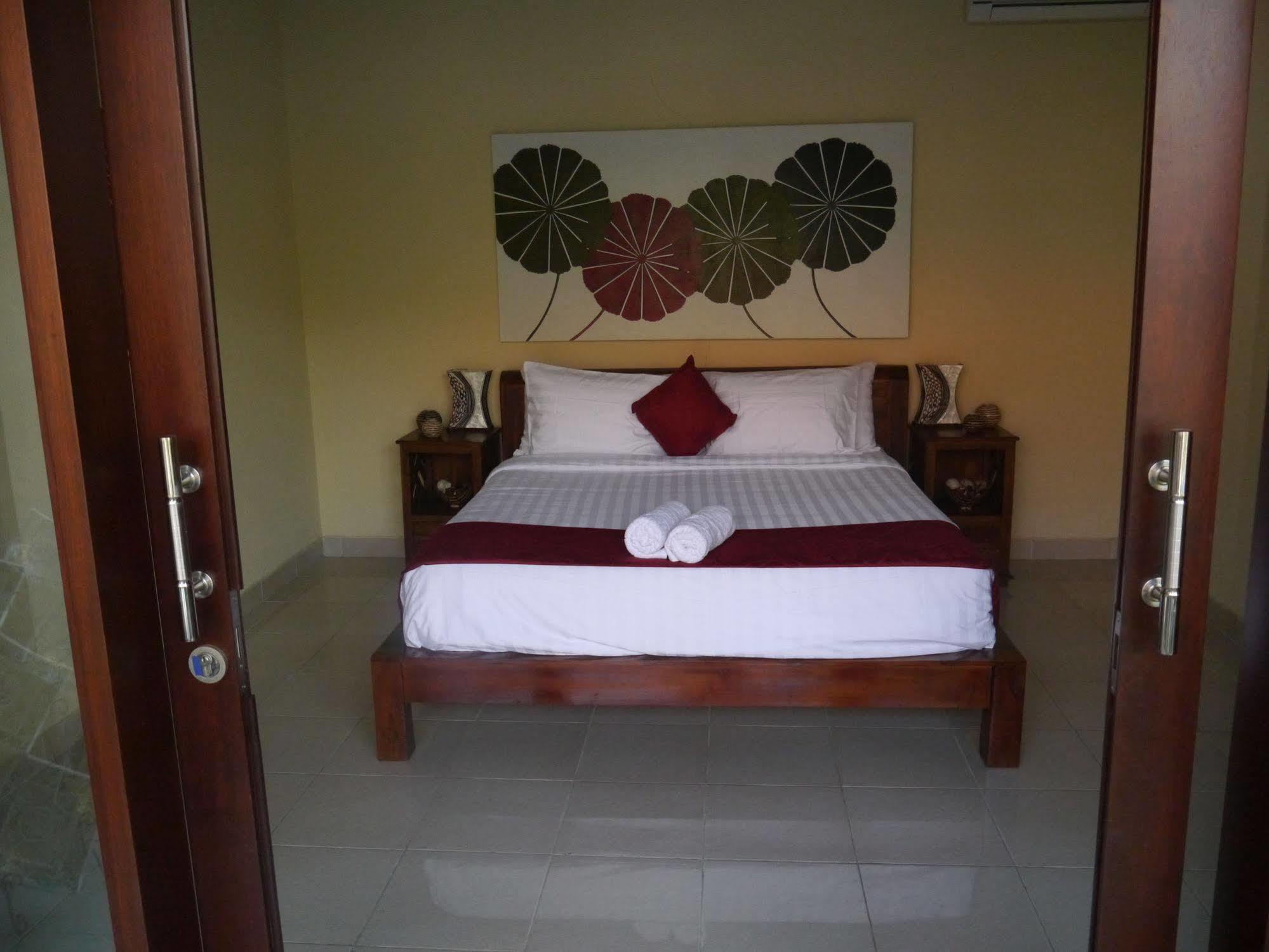 Exquisito Villa Denpasar  Luaran gambar