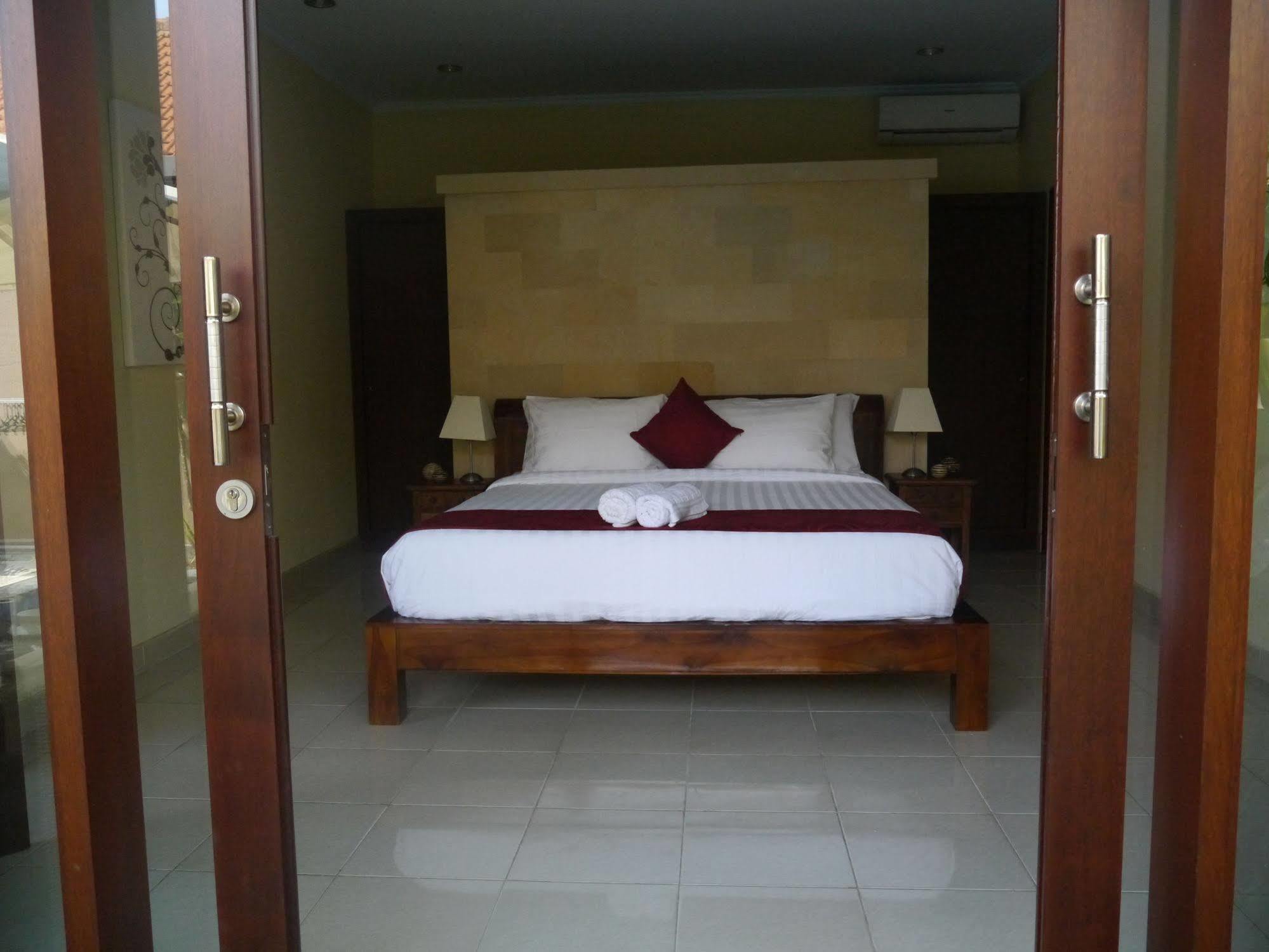 Exquisito Villa Denpasar  Luaran gambar