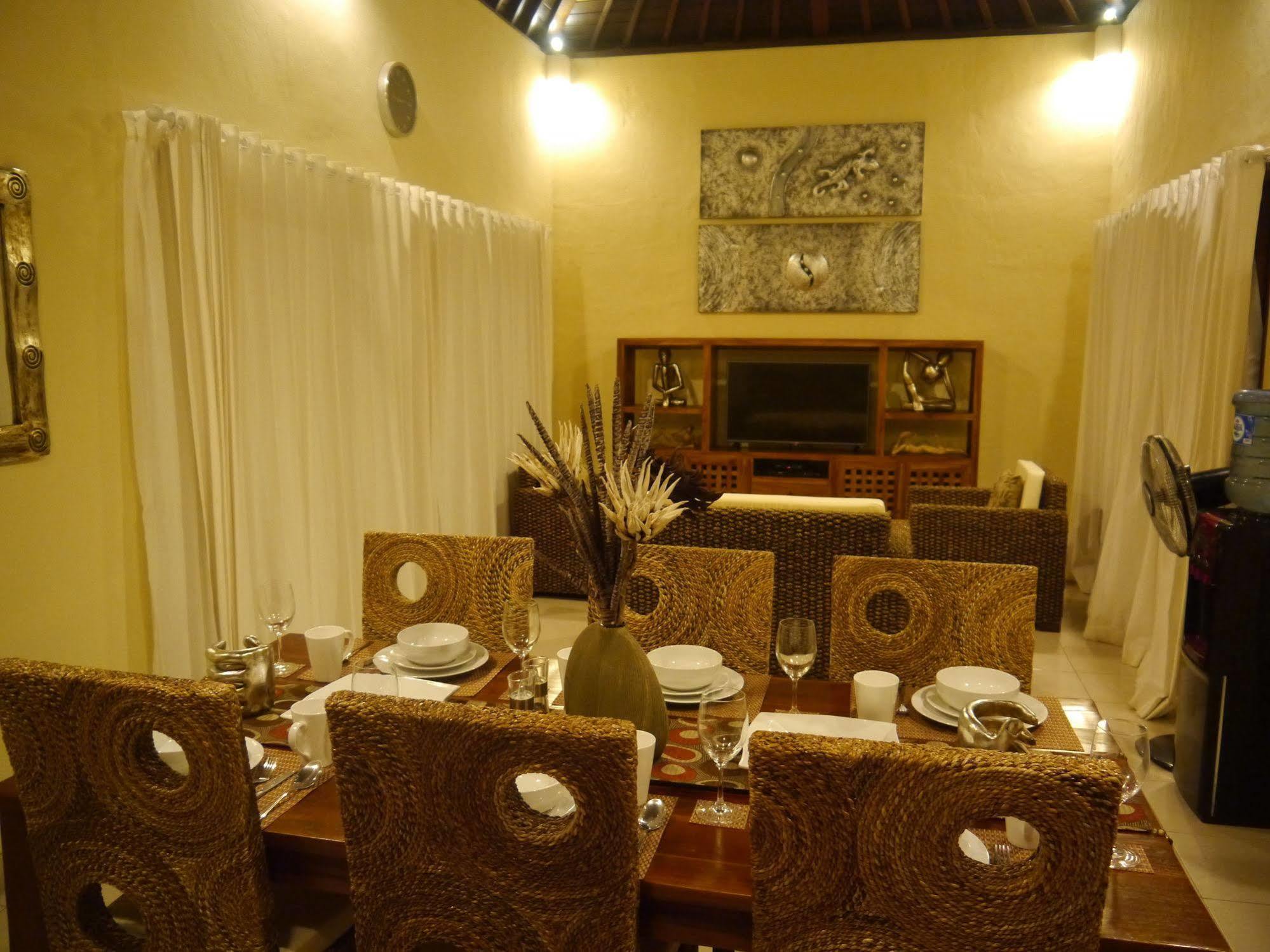 Exquisito Villa Denpasar  Luaran gambar