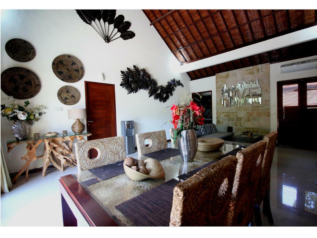 Exquisito Villa Denpasar  Luaran gambar