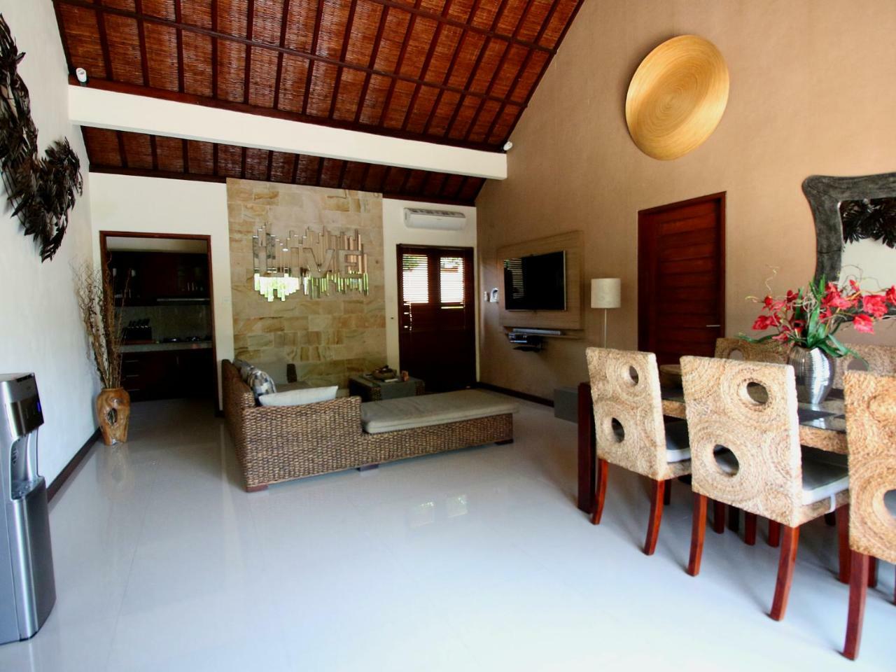 Exquisito Villa Denpasar  Luaran gambar